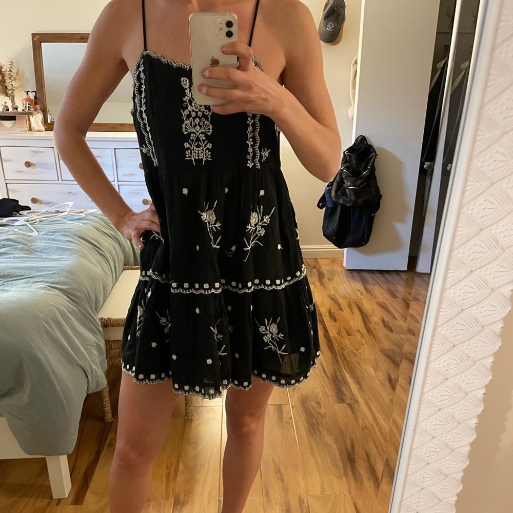 URBAN OUTFITTERS | Embroidered Scalloped Babydoll Mini Dress